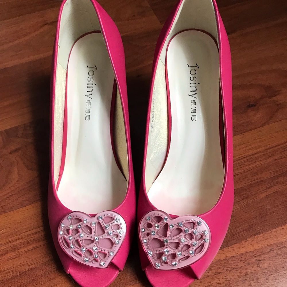 Pink leather heels with heart diamond decor
